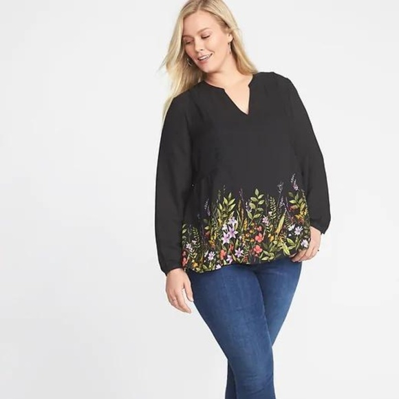 Old Navy Plus-Size Split-Neck Georgette Swing Top - Picture 2 of 6